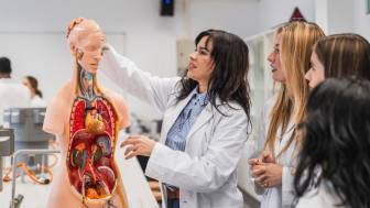 Zahnmedizin studieren trotz NC: Möglichkeiten & Studienplatzklage