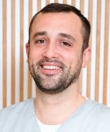 Portrait Antreas Gkazianis, Zahnarzt Bielefeld - Zahnarztpraxis am Oldentruper Park, Bielefeld, Zahnarzt