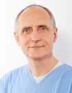 Portrait Dr. Volker Ludwig, Zahnarztpraxis Dr. Ludwig und Kollegen, Fürth, Oralchirurg (Fachzahnarzt für Oralchirurgie), Zahnarzt, Implantologie: Knochenaufbau, Kinderzahnheilkunde, Endodontie (Wurzelbehandlung mit Mikroskop)