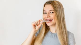 Unsichtbare Zahnspange - Kosten, Vor- und Nachteile