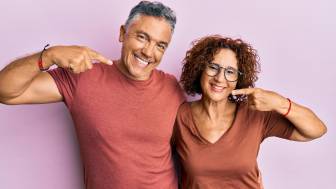 Günstiger Zahnersatz durch freie Wahl des Dentallabors