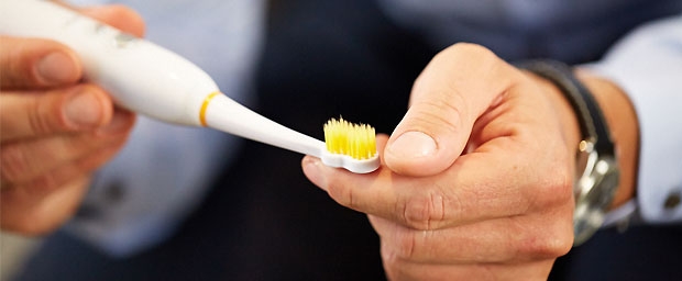 Zahnpflege mit der Getaplus-Unicus Schallzahnbürste