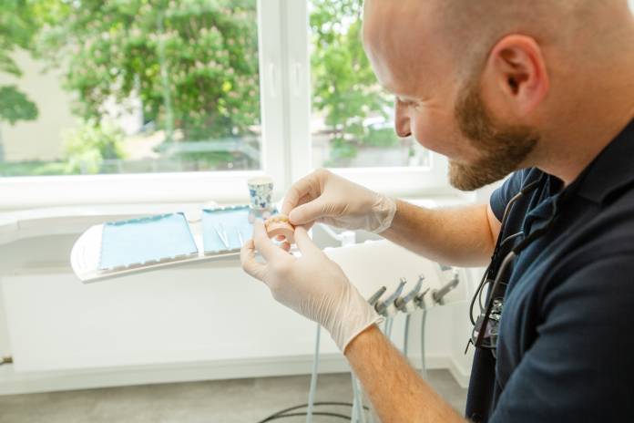 , Lennart Klein, Zahnärzte in Pforzheim - WKF 130, Pforzheim, Zahnarzt